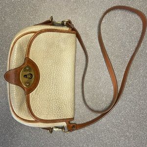Vintage Dooney Bourke crossbody with strap.